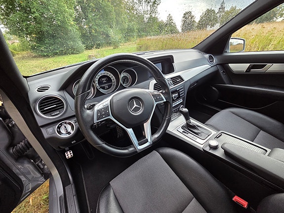Mercedes-Benz C220 9 of 16