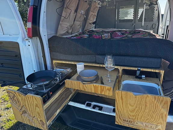 Chevrolet Express 3 of 8