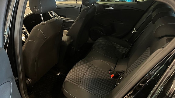 Opel Astra 6 of 9