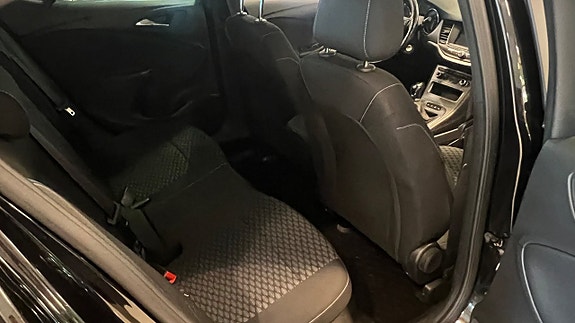 Opel Astra 8 of 9