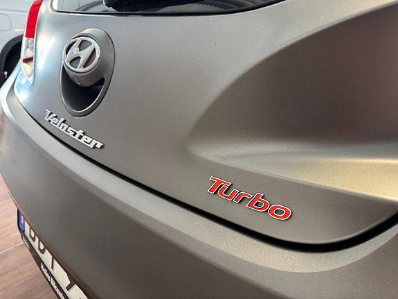 Hyundai Veloster 7 of 9