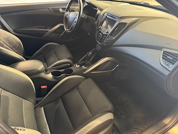 Hyundai Veloster 6 of 9