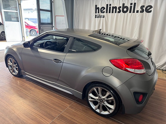 Hyundai Veloster 2 of 9