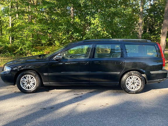 Volvo V70 2 of 8