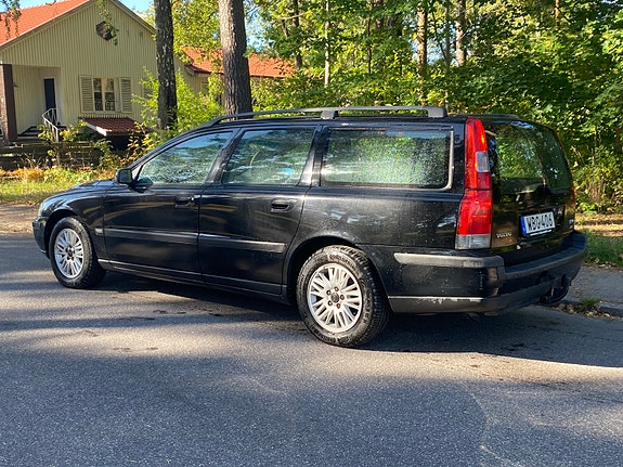 Volvo V70 3 of 8