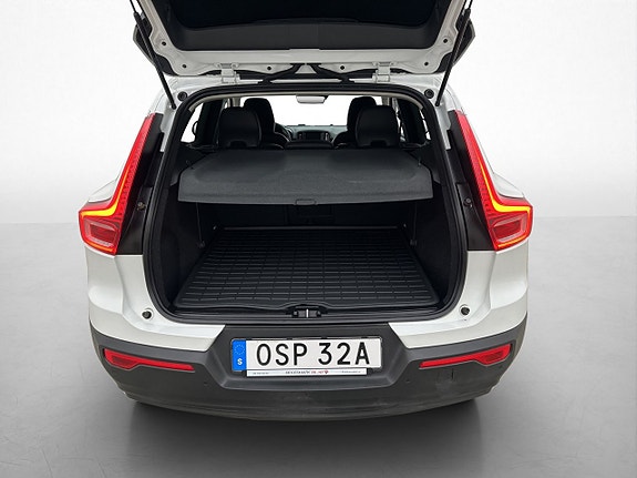 Volvo XC40 8 of 27