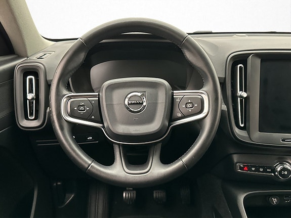 Volvo XC40 10 of 27