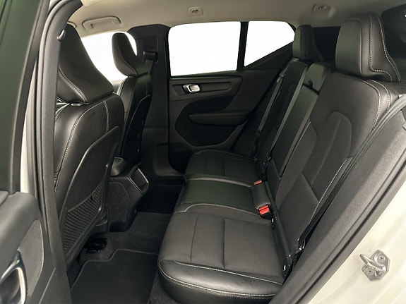 Volvo XC40 14 of 27