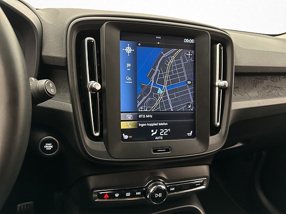 Volvo XC40 13 of 27
