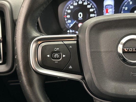 Volvo XC40 15 of 27