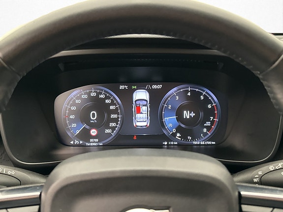 Volvo XC40 16 of 27