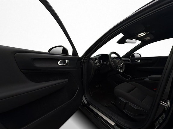 Volvo XC40 10 of 30