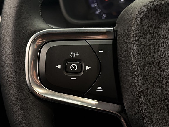 Volvo XC40 15 of 30