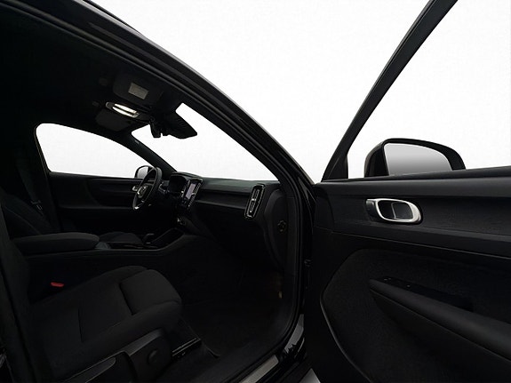 Volvo XC40 23 of 30