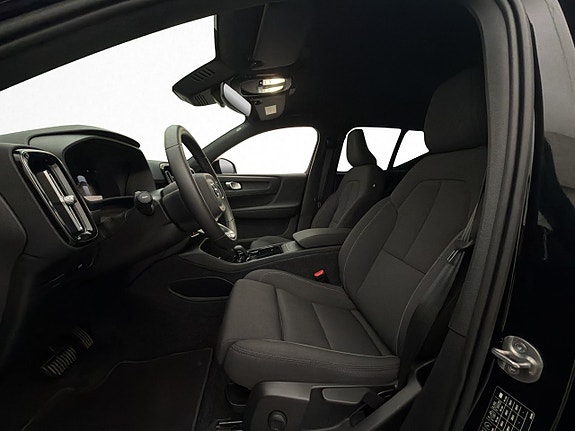 Volvo XC40 11 of 30