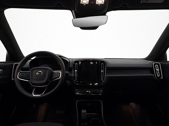 Volvo XC40 12 of 30