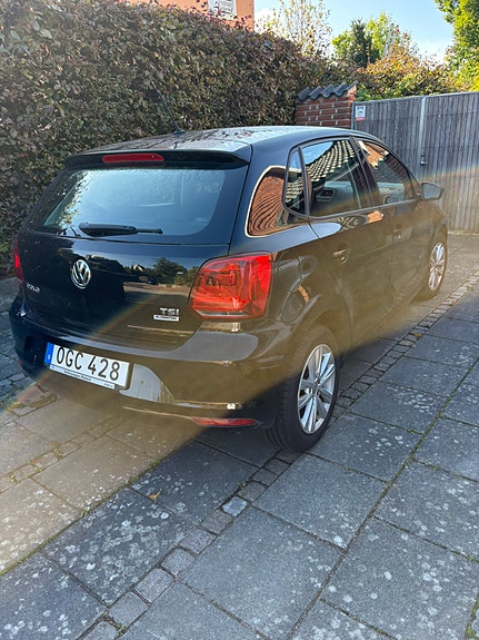 Volkswagen Polo 2 of 4