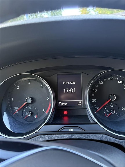 Volkswagen Passat 9 of 17
