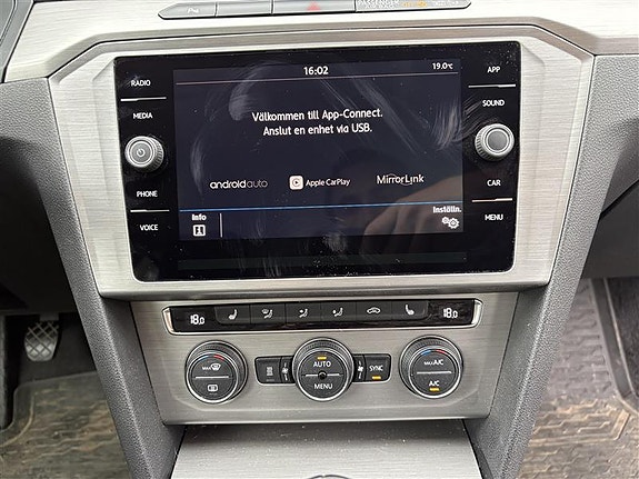 Volkswagen Passat 7 of 17