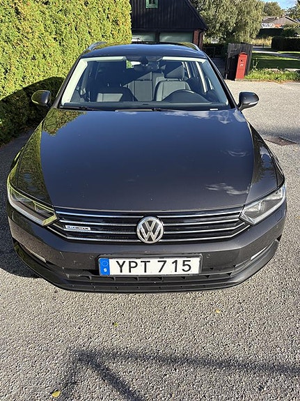Volkswagen Passat 3 of 17
