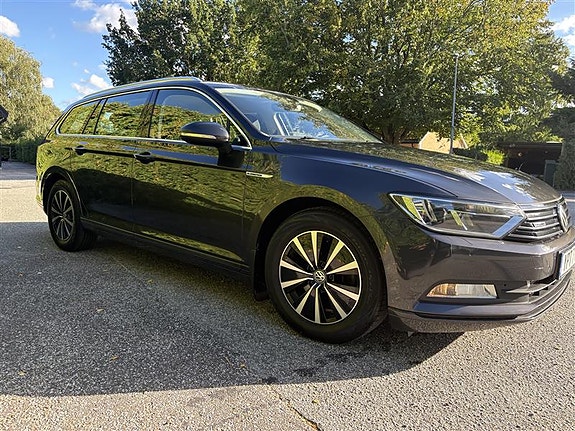Volkswagen Passat 2 of 17