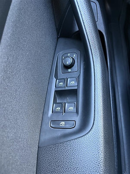 Volkswagen Passat 11 of 17