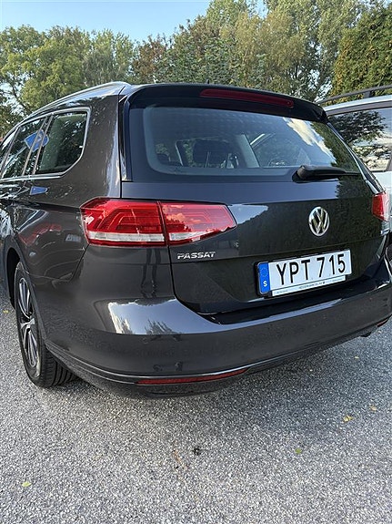 Volkswagen Passat 6 of 17