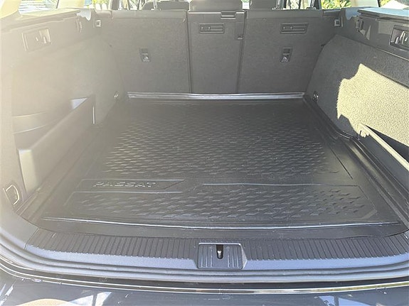 Volkswagen Passat 8 of 17