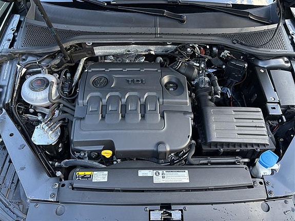 Volkswagen Passat 14 of 17