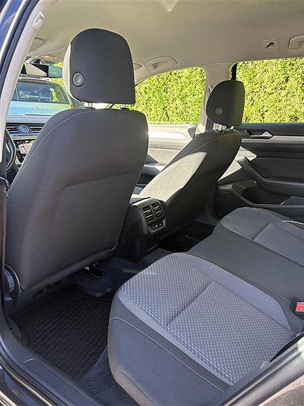 Volkswagen Passat 13 of 17
