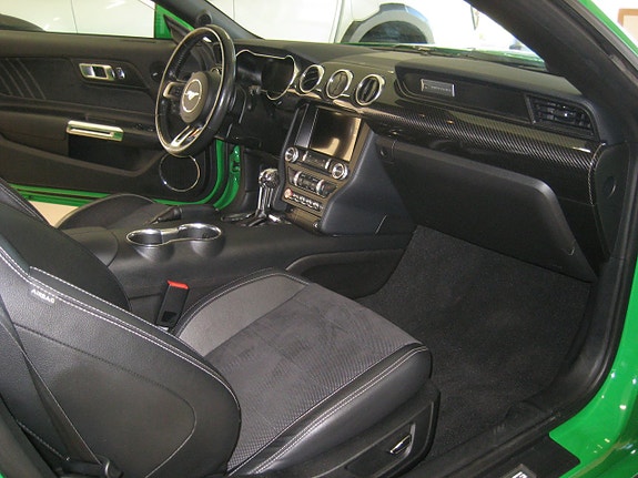 Ford Mustang 14 of 23