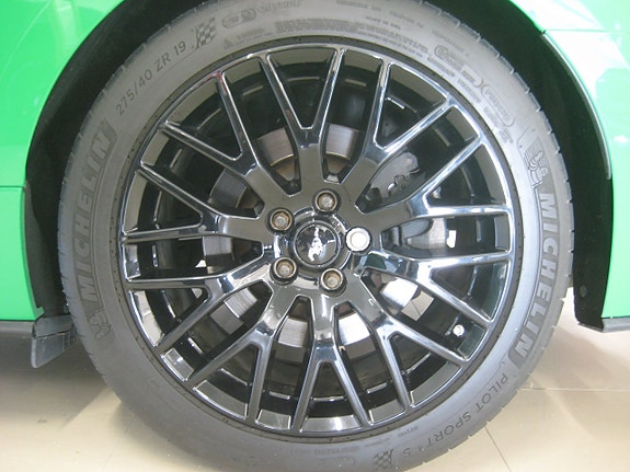 Ford Mustang 18 of 23