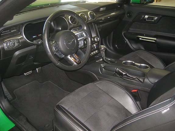 Ford Mustang 13 of 23