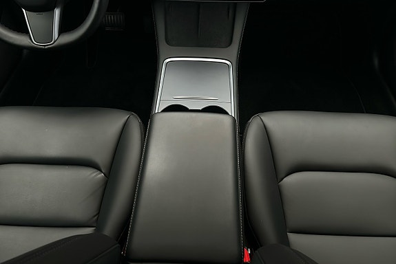 Tesla Model 3 8 of 24