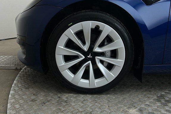 Tesla Model 3 11 of 24