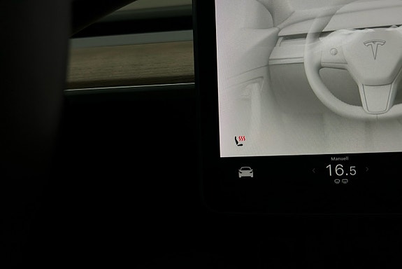 Tesla Model 3 20 of 24