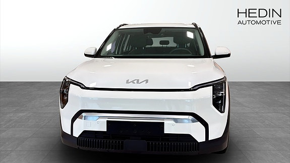 Kia EV3 2 of 12