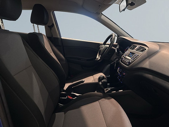 Hyundai i20 10 of 19