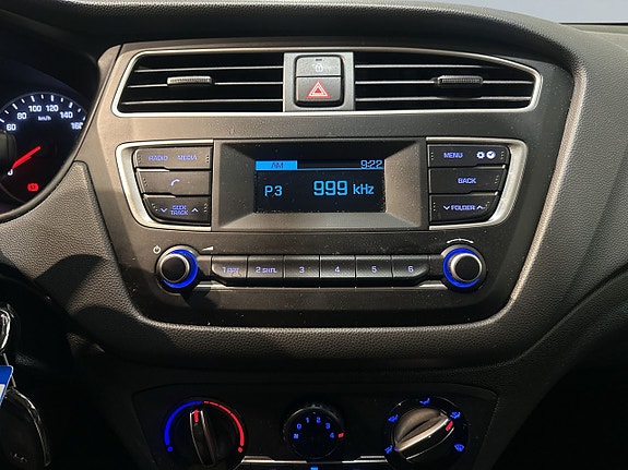 Hyundai i20 11 of 19