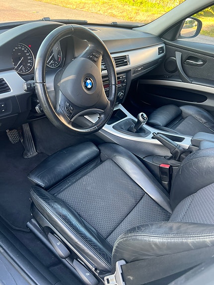 BMW 320d 2 of 5