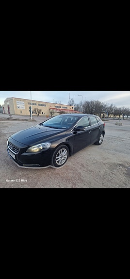 Volvo V40 2 of 7