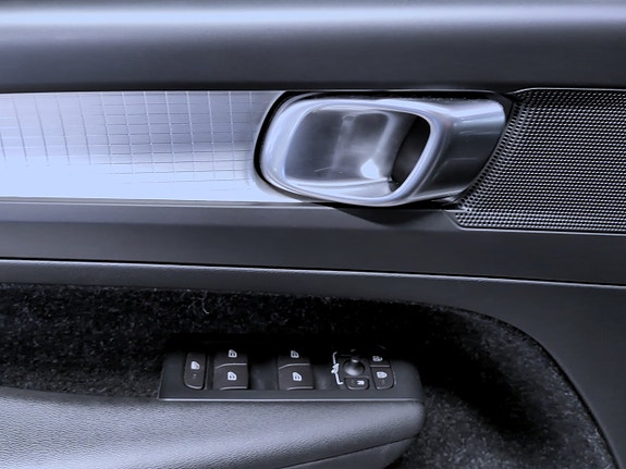 Volvo XC40 7 of 17