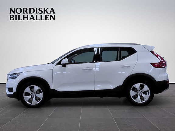 Volvo XC40 4 of 17