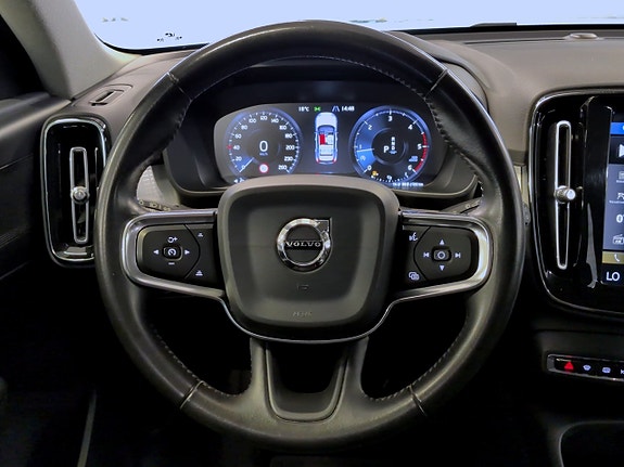 Volvo XC40 9 of 17