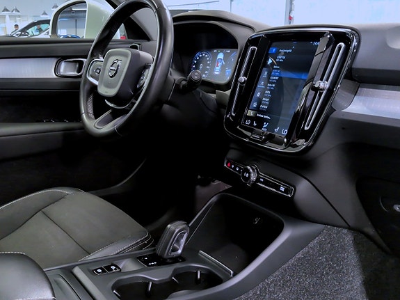 Volvo XC40 12 of 17