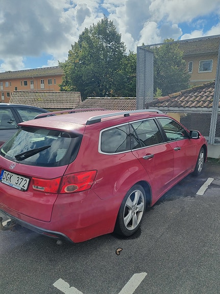 Honda Accord 2 of 7