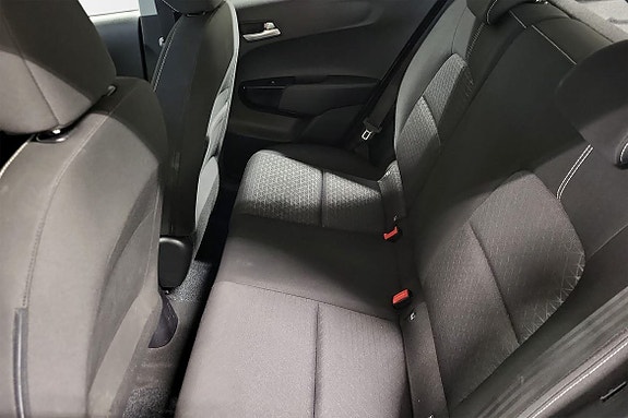 Kia Picanto 7 of 13