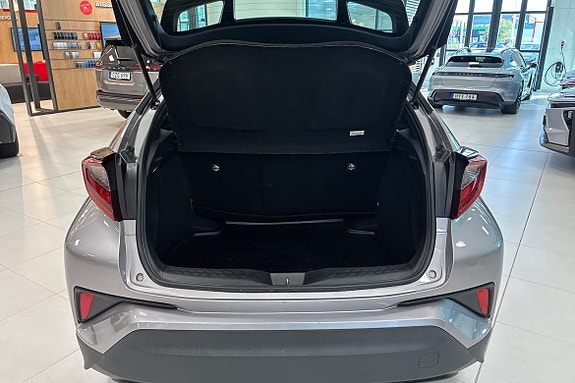 Toyota C-HR 10 of 18