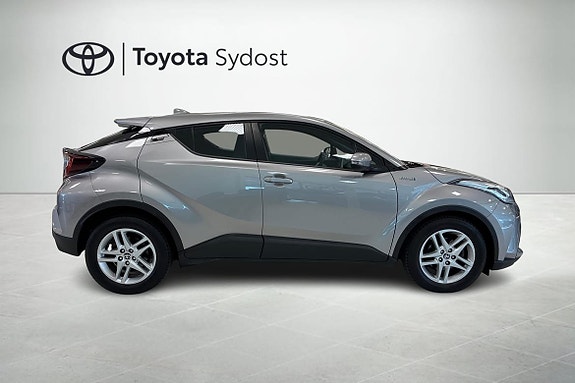 Toyota C-HR 16 of 18