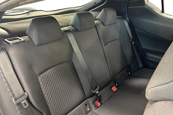 Toyota C-HR 11 of 18